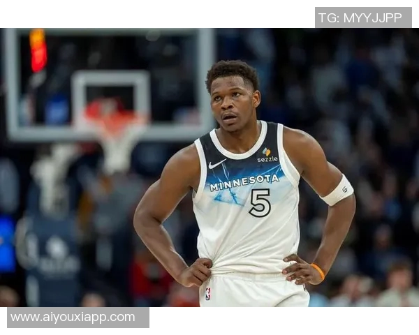 爱德华兹因右腿筋拉伤将缺席两周对球队影响分析