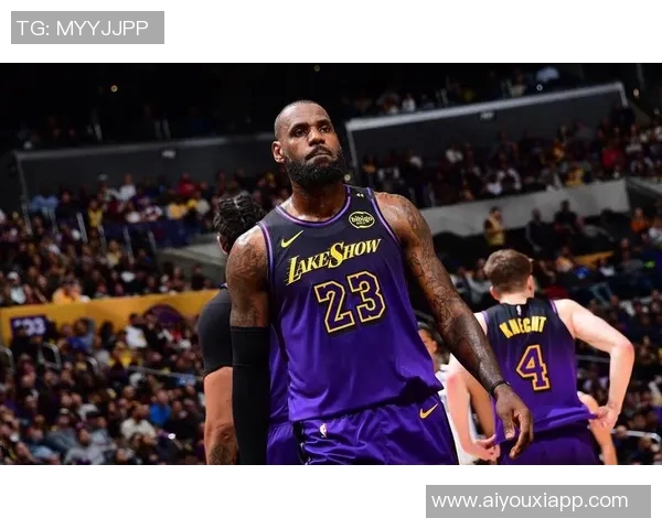 詹姆斯重返5对5训练感恩南湾湖人支持期待重回赛场表现 詹姆斯重返5对5训练感恩南湾湖人支持期待重回赛场表现