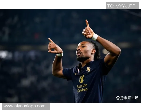 齐沃前往伯纳乌观看NFL新圣西罗未来也将举办类似盛事