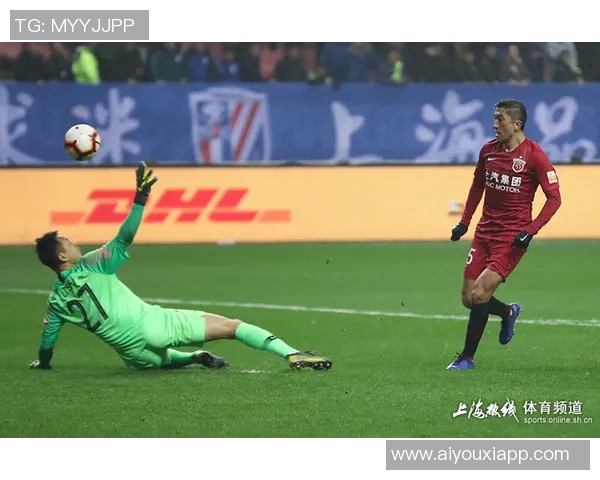 扎帕科斯塔远射险些破门迈尼昂飞身扑救化解危机 扎帕科斯塔远射险些破门迈尼昂飞身扑救化解危机