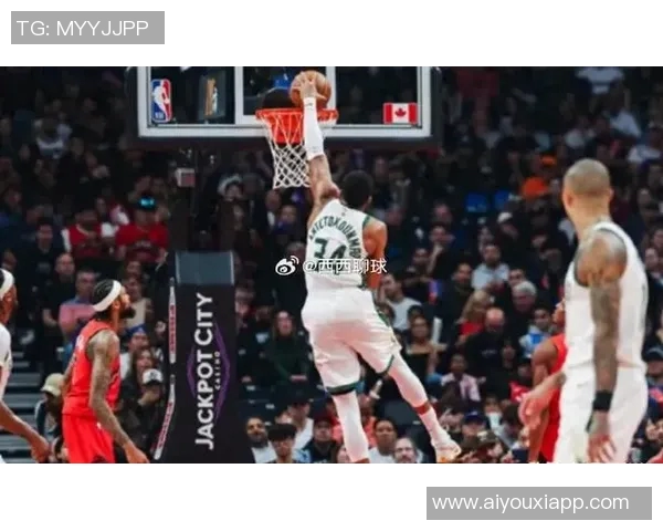 字母哥季前赛首秀表现抢眼轻松拿下13分10板3助助力球队胜利