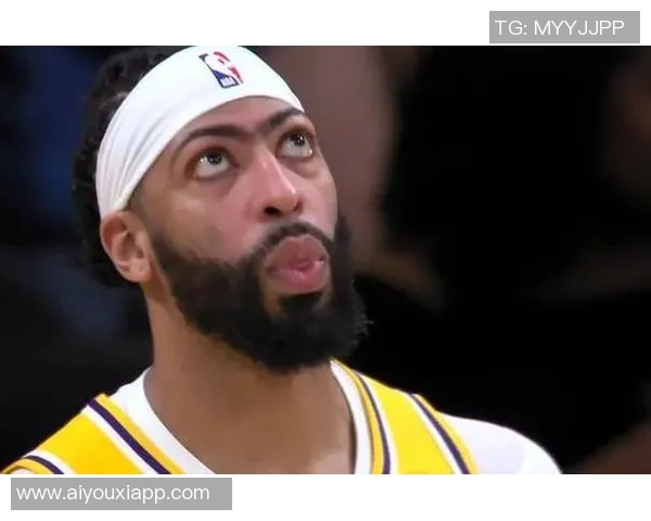 浓眉半场表现抢眼高效得分15分7篮板还命中一记三分球