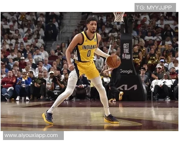 米切尔赛后失落情绪明显罕见不接受采访专注手机发呆状态引发关注