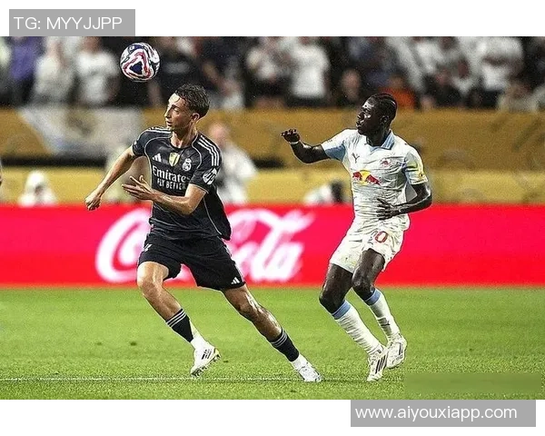 皇马全员集结阿诺德卡瓦哈尔赫伊森塞巴略斯齐聚训练场