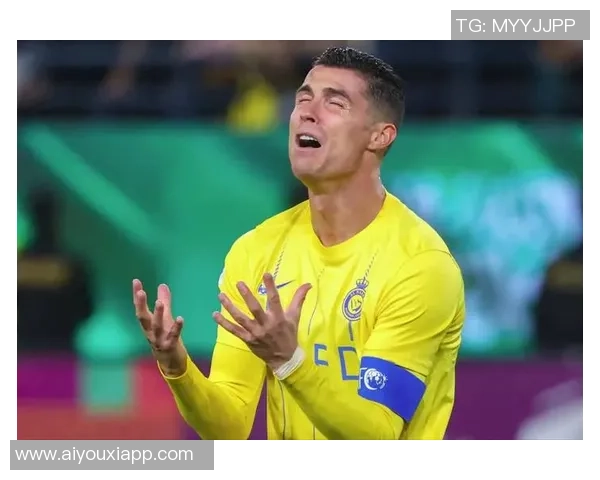 新月逆转十人利雅得胜利C罗被替换下场引发热议